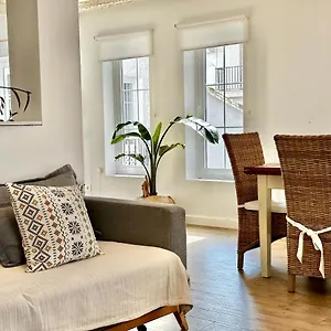 Apartment Old Town Modern Flat, 4 Minutes From - Eaw Homes